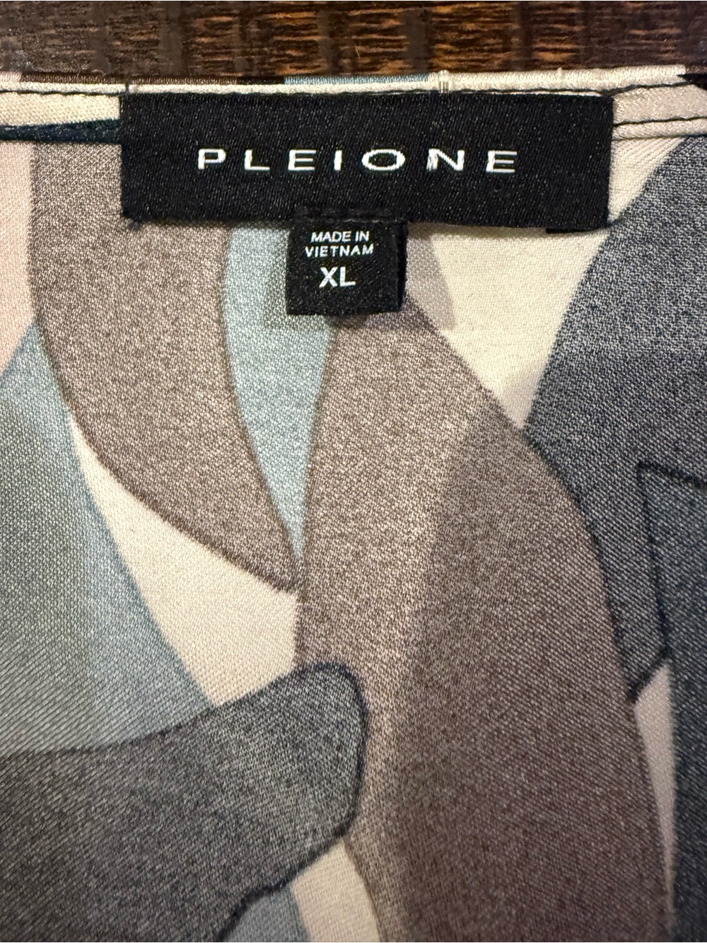 Pleione Abstract Print Surplice Bell Sleeve Smocked Blouse XL - Picture 4 of 15